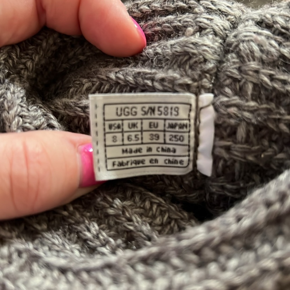Grey sweater ugg boots - Picture 5 of 6